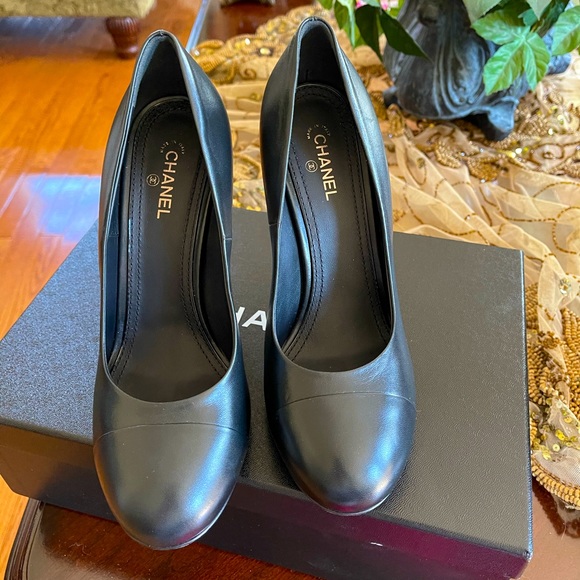 Chanel Shoes Pumps Heels CC Logo Pearls  New  100% Authentic - Picture 7 of 15